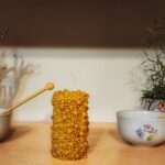 Svijeća od pčelinjeg voska Bee magic Bubbles - Košnica