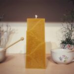 Svijeća od pčelinjeg voska Bee magic Moderna visoka svijeća - Košnica