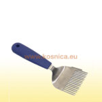 Vilica za otklapanje saća s nožem dio je pčelarska oprema.Najviše za pčelarstvo se može naći u Zagrebu u trgovini s pčelarskom opremom Košnica