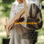 vaga za pčele je dio osnovne pčelarske opreme. vaga se koristi ispod košnice.